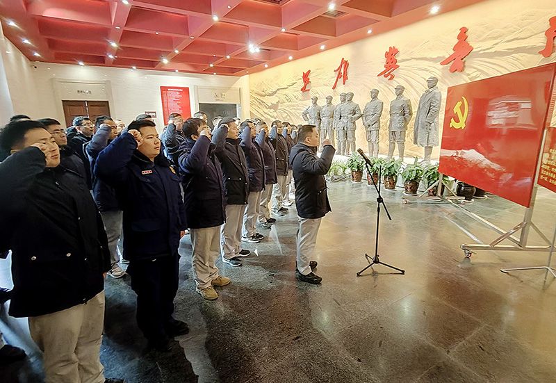 QY千亿国际组织新党员入党宣誓仪式